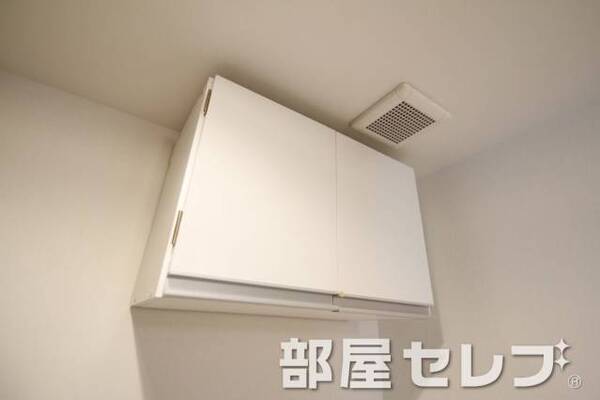 トイレ上部収納。