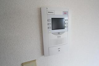 モニタ－にて来客確認できます。