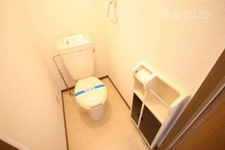 トイレットペーパーが二つ入るトイレ
