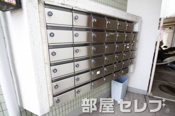 ダイヤル式ポスト。