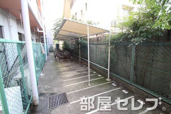 自転車置き場。