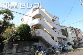 タイル貼りの堂々とした物件です。