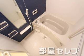 追い焚き機能付きのバスルームです