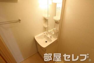 シャワー付き独立洗面台で朝の支度もバッチリです