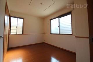 窓が多く風通しの良いお部屋です
