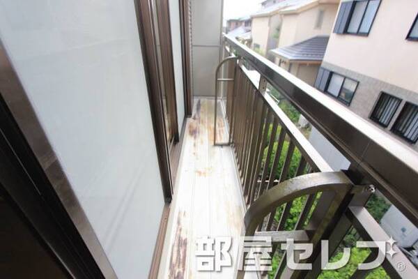 バルコニー有りますよ。