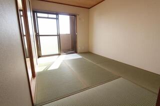 ゆっくりくつろげる和室です。