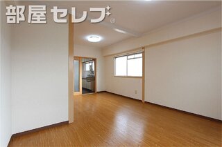 キッチンの上の収納スペースです。