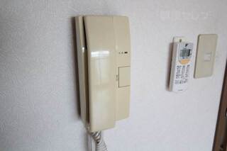 インターフォンで来客時も確認できます。