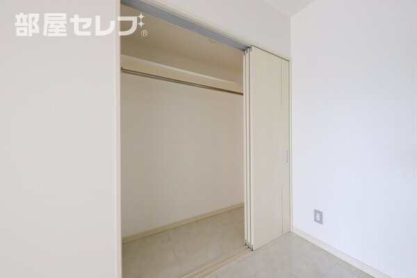 小さな鏡もついているので用途によって使い分け可能