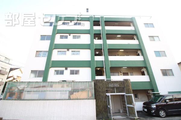 外壁が塗り直されて綺麗になっています。
