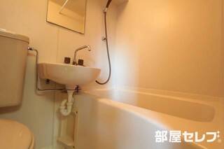 清潔なバスルームです