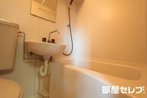 清潔なバスルームです
