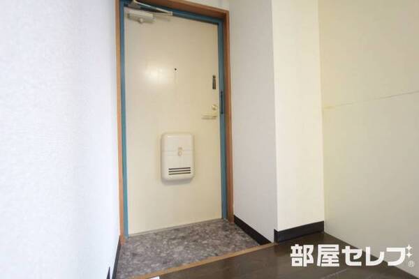 シンプルな玄関スペース