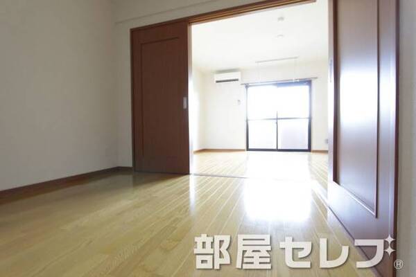 リビングとつながっている居室。イメージ写真