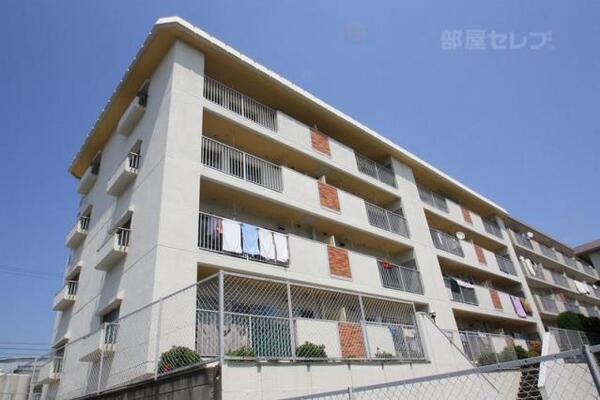 外壁を塗装しなおして綺麗になった外観です。