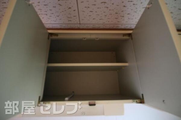 キッチン上の収納です。