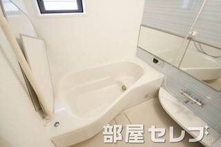 お風呂も広いですよ。