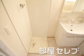 洗濯機置き場はこちらへ。