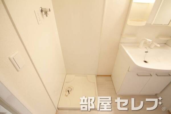 洗濯機置き場はこちらへ。