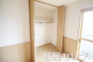 各部屋に収納あります。