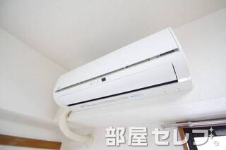 冷暖房エアコン。