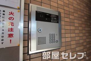 オートロック完備。
