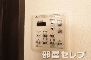 浴室乾燥機付き。