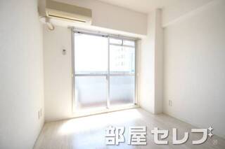 白を基調にしたお部屋です。