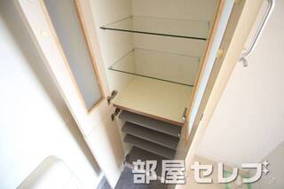 下駄箱あります。