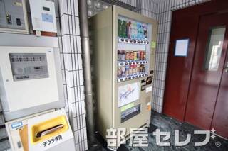 自動販売機あります。
