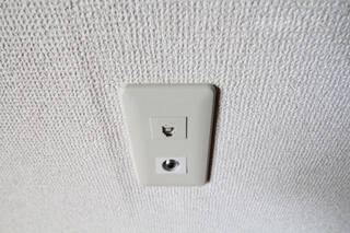 テレビと電話の配線はコチラから。※他号室の写真です