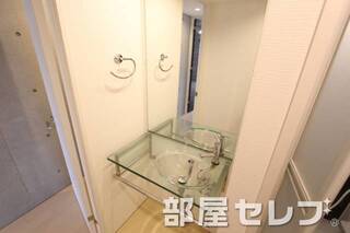 オシャレな独立洗面台です。