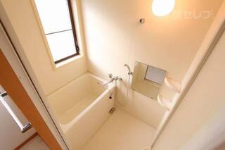 窓のあるトイレです。