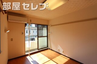 敷地内ゴミ捨て場。