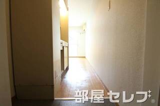 玄関から見ても明るいですね。