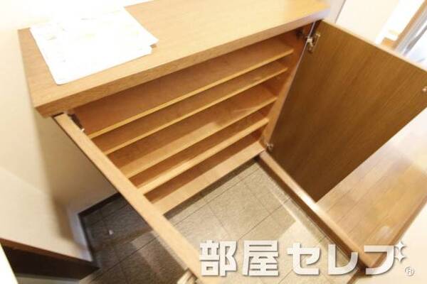 シューズボックス。