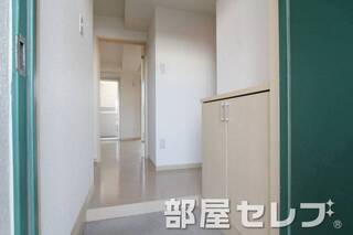 下駄箱付きの玄関。