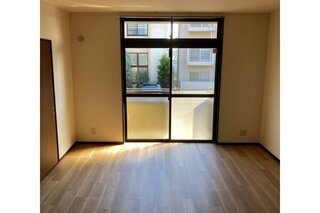日当たりがいいので日中は暖かいですよ。