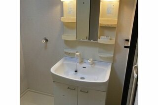 広いシャンプードレッサー。