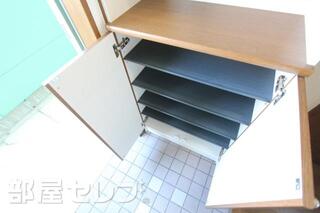 沢山収納できる下駄箱です。