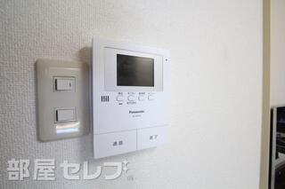 嬉しいモニター付きインターホンです。
