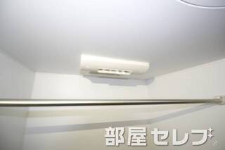 浴室乾燥機付き。