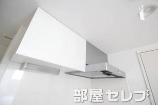 キッチン上部収納。
