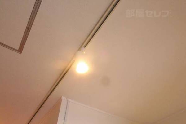 ※402号室の内装写真参照
