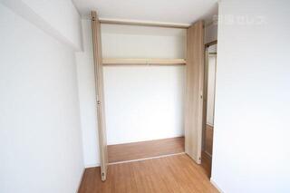 角部屋で窓が２つあり換気のできます