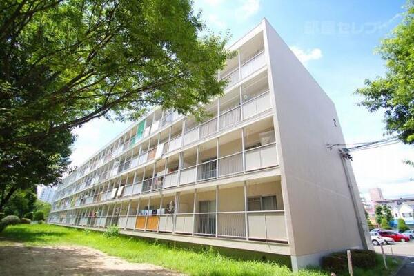 しっかりとした鉄筋のマンションです。