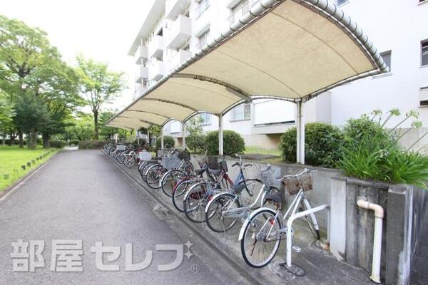 屋根付きの駐輪場です。