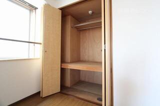 洋室にあるクローゼットです。