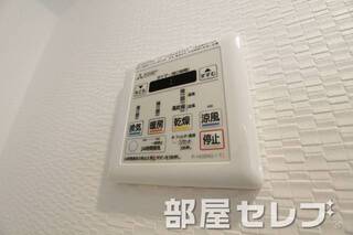 浴室乾燥機付き。
